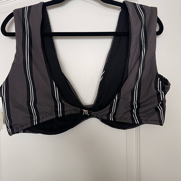 Raisins Curve Plus Size Swim Top Size 20 - Picture 2 of 4